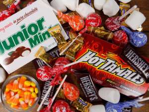 131006-269057-Halloween-candy-infusions-candy-pile